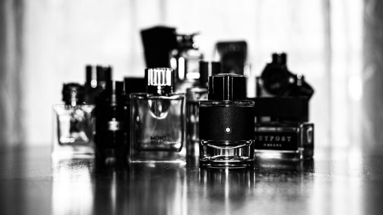 De Ultieme Gids voor Huidverzorging en Geurbeleving: Waarom Gezichtsverzorging de Basis Vormt voor je Favoriete Parfum